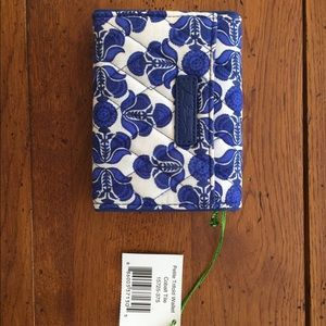 Vera Bradley trifold wallet